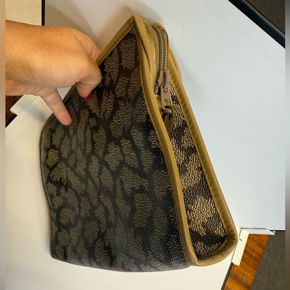 YSL Vintage Clutch in Iconic Giraffe Print - Picture 5 of 13
